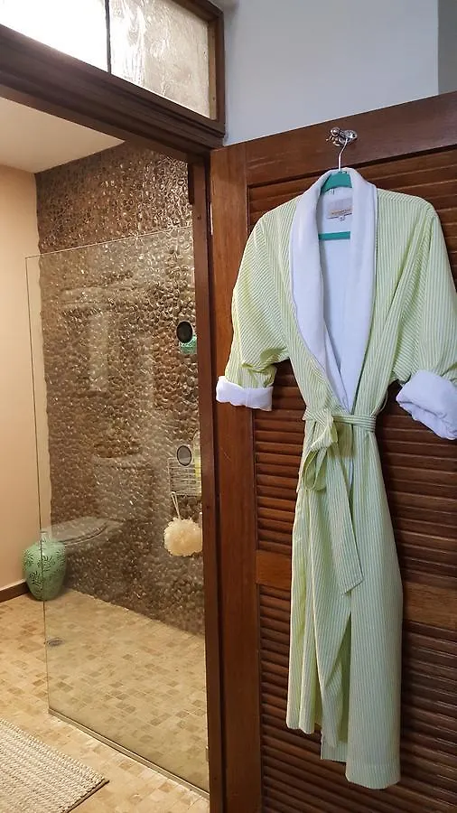 Cozybeach Large 1Bdrapt 50 Steps From Atlantic Ocean Private Street Between Ocean Park & Isla Verde 5 Mins From Airport San Juan